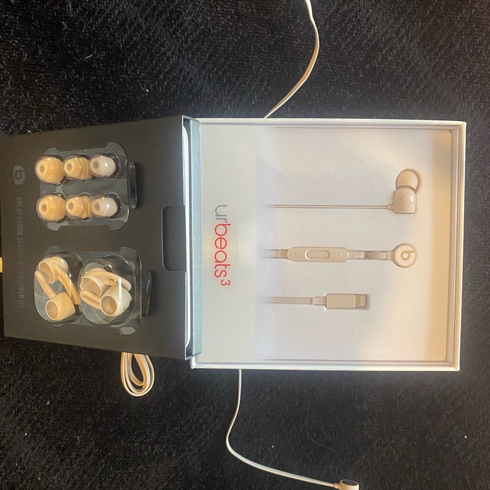 Beats By Dr. Dre Headphones - Picture 3 of 5